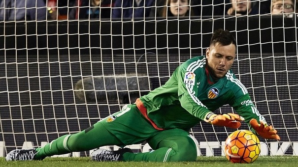 VIDEO: 2 pha cứu thua như De Gea của thủ thành Diego Alves